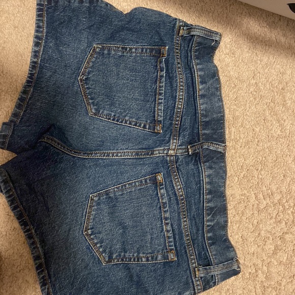 Jean maternity shorts - Picture 2 of 3